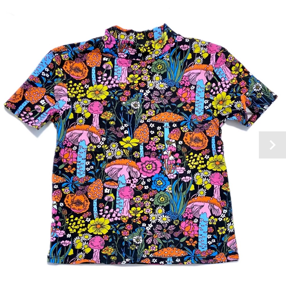 Short sleeve mock neck in Magical Mushroom
